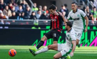 意甲积分榜大乱！米兰悄然登顶，尤文罗马双双翻车，争冠格局一夜洗牌